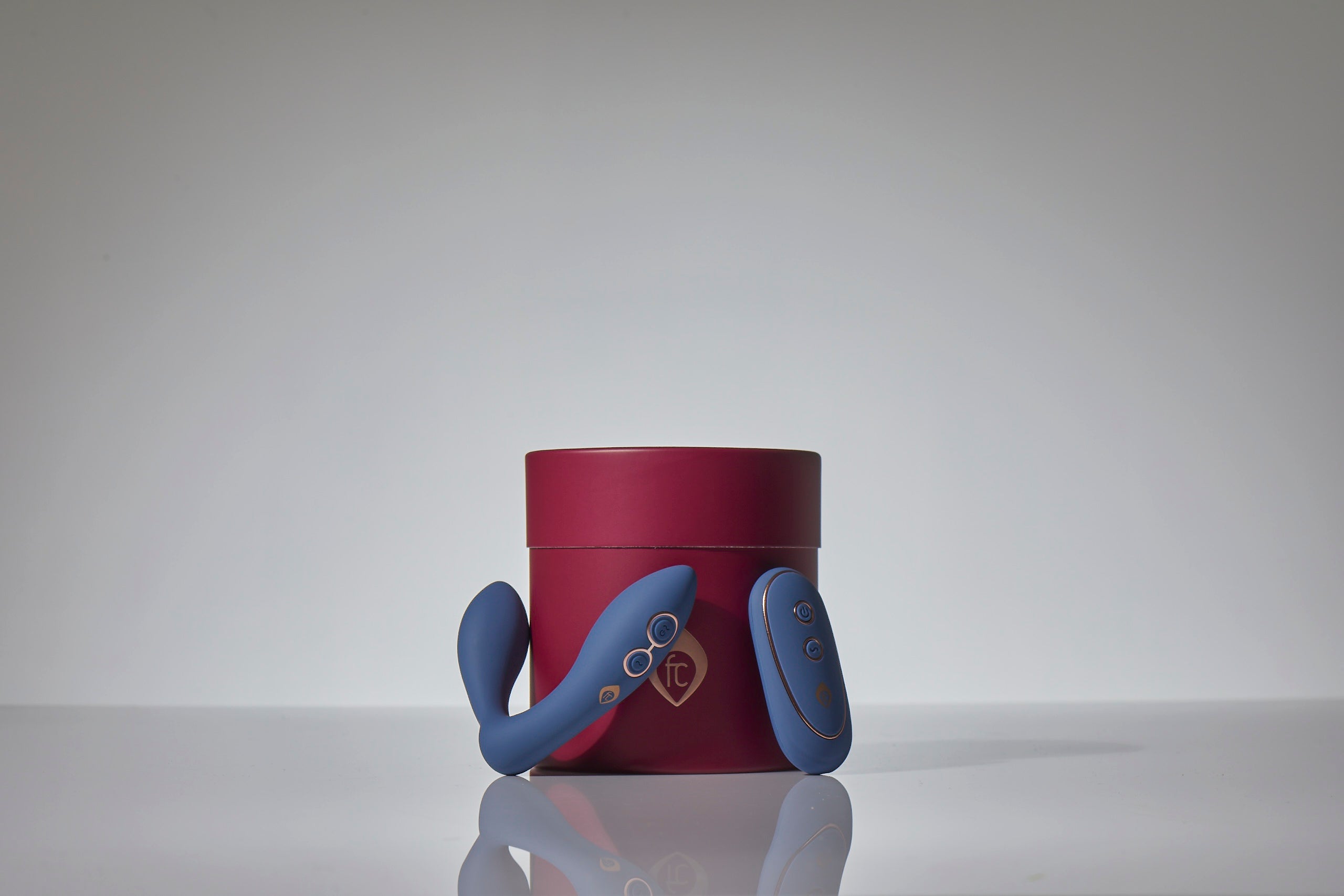 Queen In Between Vibrator - Dual Engine Vibrator